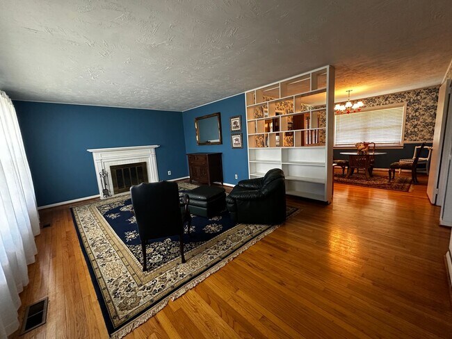 Building Photo - Partially furnished 3 bed/ 1.5 bath - Morristown, TN