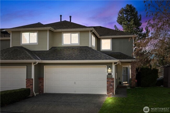 Building Photo - Town house available in desirable woodinville