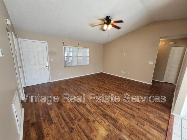 Building Photo - 905 Old Field Dr