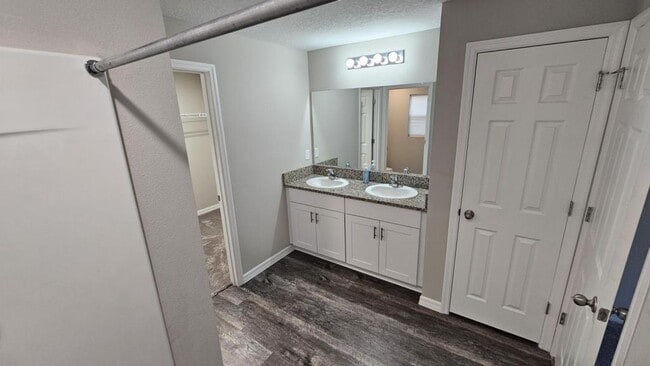 Building Photo - 1428 Axel Cir