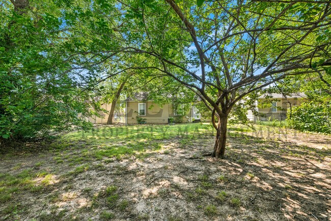 Building Photo - 1126 Silverdale Ct