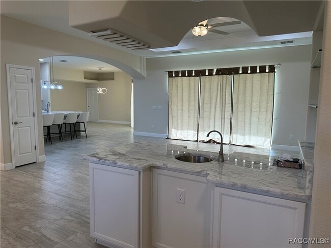 Building Photo - 5780 N Lena Dr