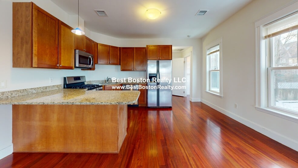 Building Photo - 156 School St