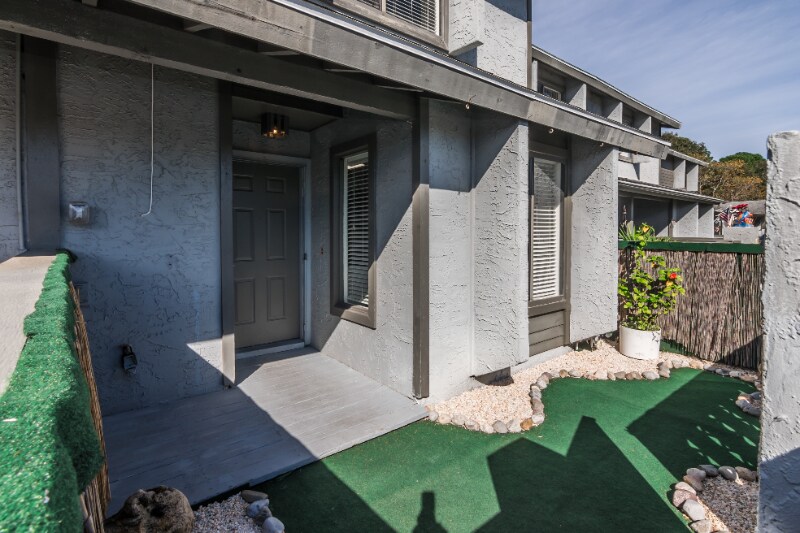 Building Photo - 210 Lemon Tree Ln