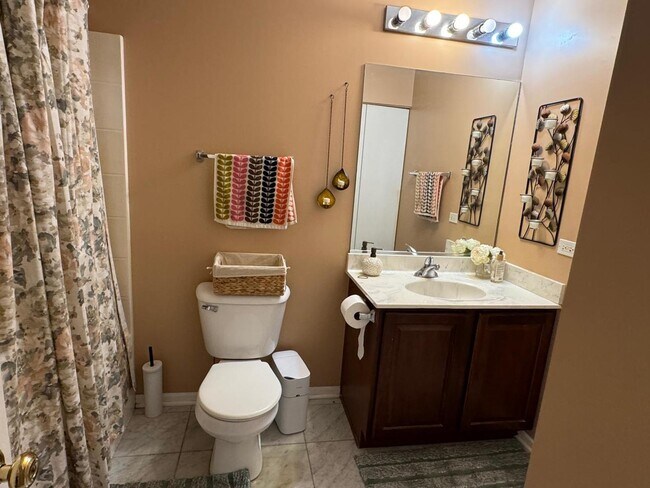 Building Photo - 587 Saddlebrook Ln