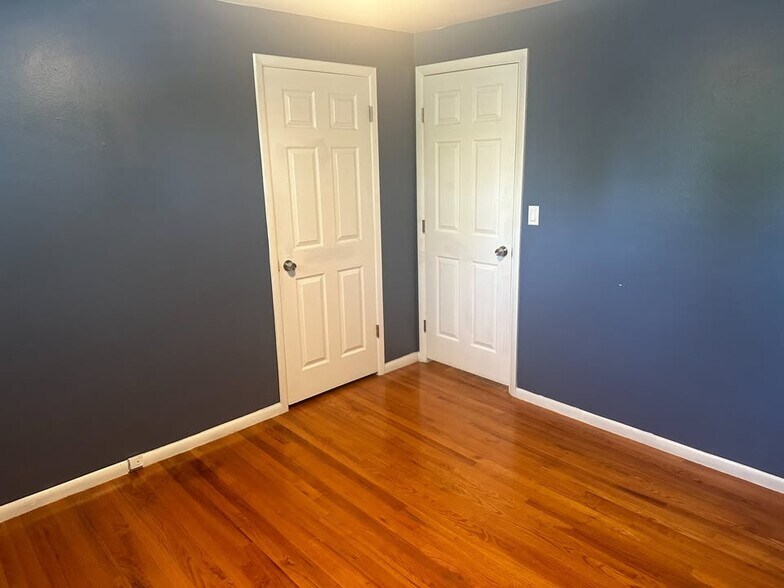 Building Photo - 2874 S Willow Ct