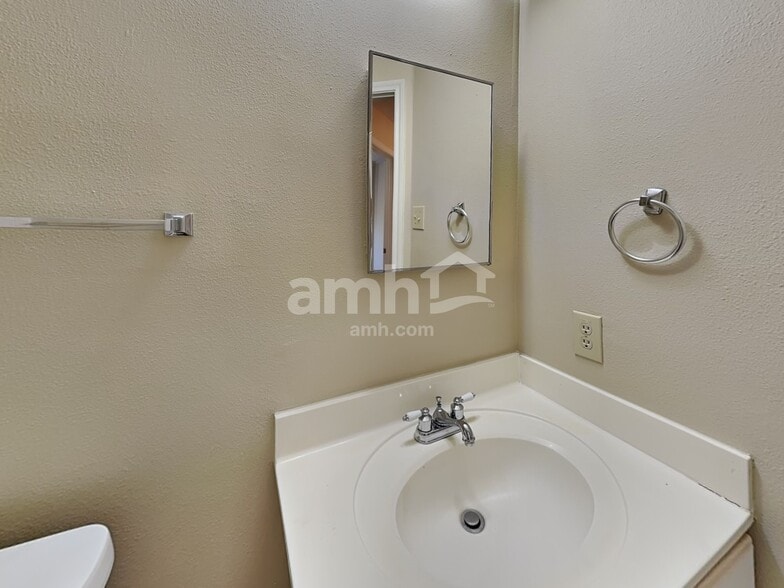 Building Photo - 7119 Rock Blf