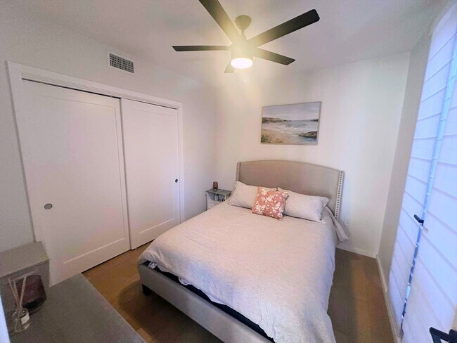 Building Photo - 9-11 Burney St