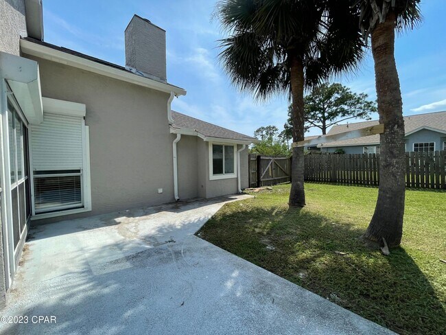 Building Photo - 122 Treasure Palm Dr