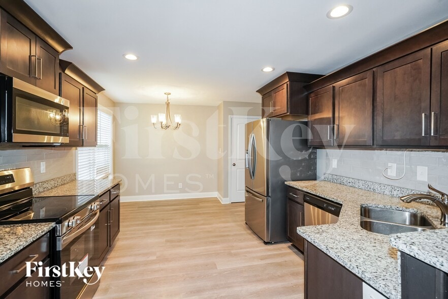 Building Photo - 791 Crestone Ln