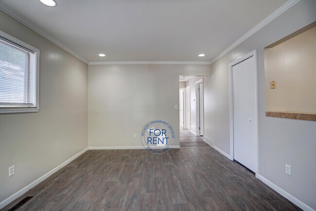 Building Photo - 3717 Larchmont St