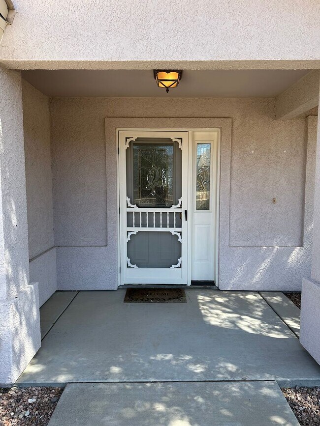 Building Photo - Beautiful 3 Bed / 2 Bath Home Backing to Cerbat Cliffs Golf Course!