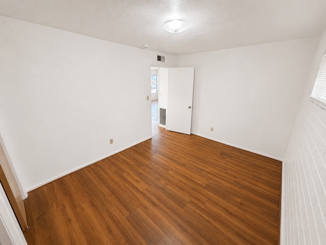 Building Photo - 420 W Clark St