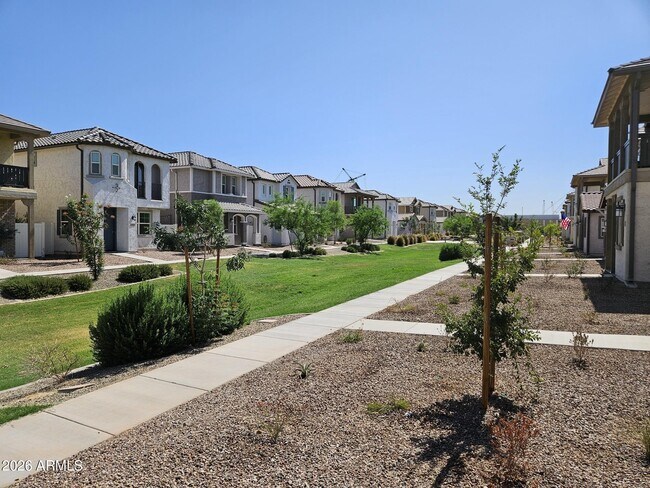 Building Photo - 3353 S Primrose