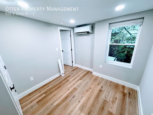 Building Photo - 926 S 15th St