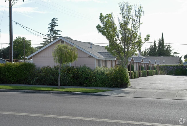 Primary Photo - 6878 N Winton Way