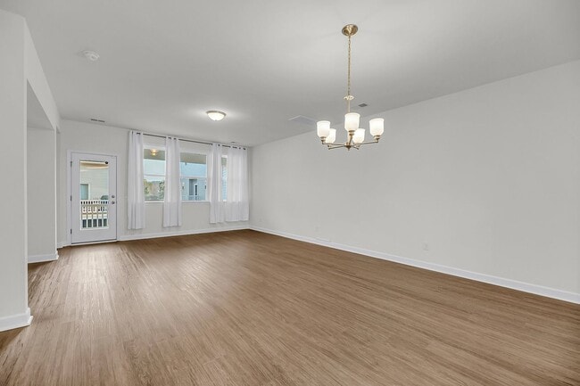 Building Photo - FIRST MONTHS RENT FREE WITH SIGNED 2 YEAR LEASE