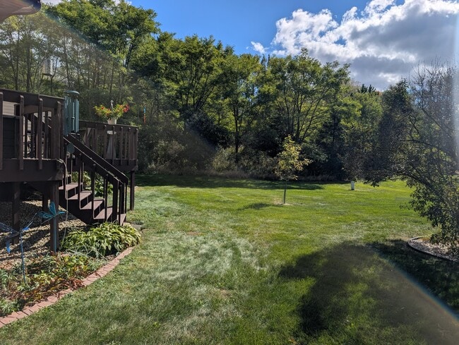 Building Photo - 607 Tamarack Dr W