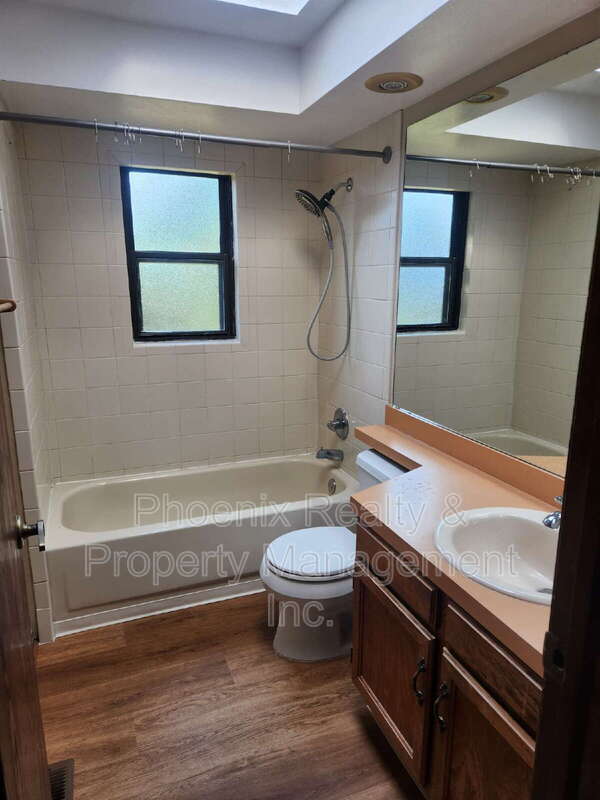 Building Photo - 146 Lois Dr
