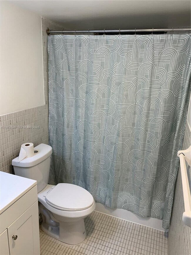 Building Photo - 2861 Leonard Dr