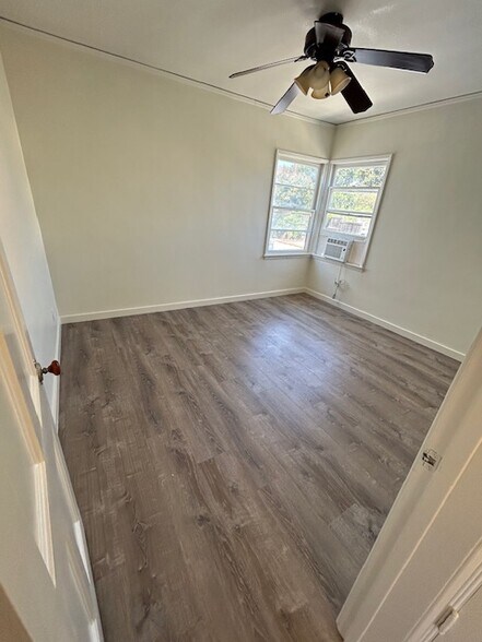 Comfy Bedroom - 624 N Spaulding Ave