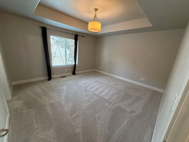 Building Photo - Spacious 6-Bedroom Home for Rent in Lehi