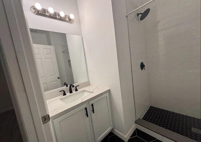 Building Photo - 140 Highland Meadows St