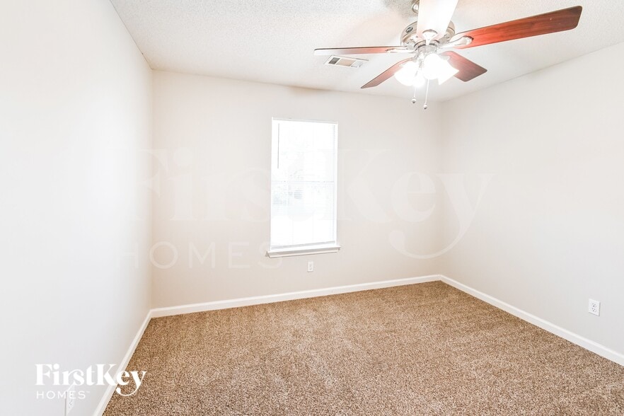 Building Photo - 8062 Ellis Rd