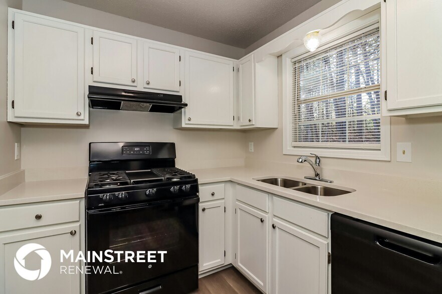 Building Photo - 211 Hampton Dr