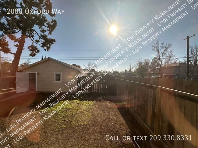 Building Photo - Updated 2 Bedroom Home on Corner Lot