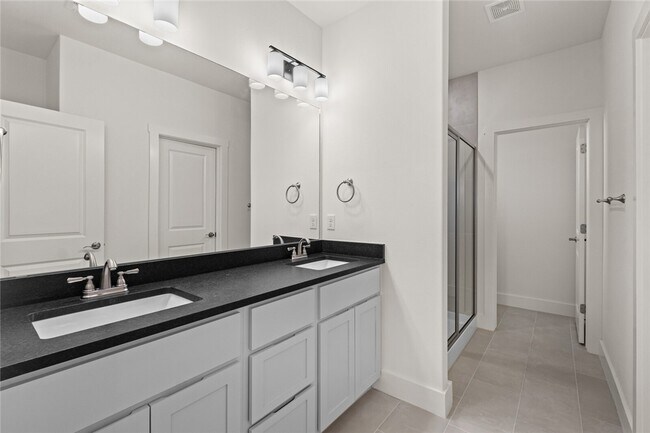 Building Photo - 700 Sun Meadows Loop