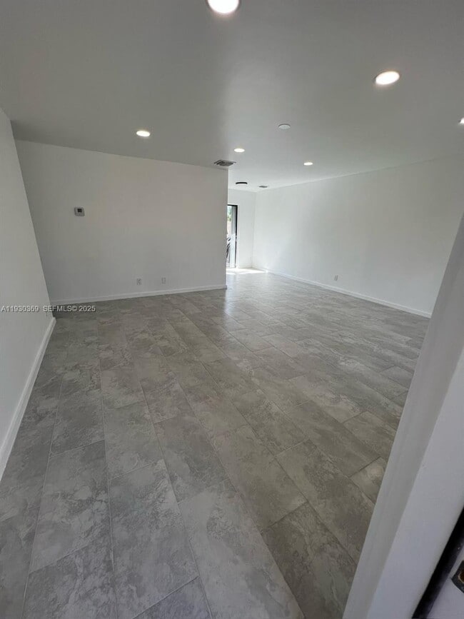 Building Photo - 7474 E Plumosa Ln