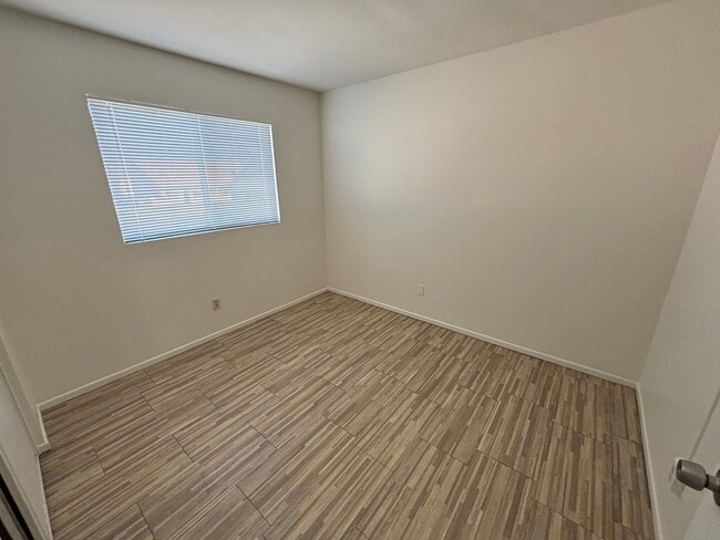 Building Photo - Modern and Spacious 3-Bedroom Townhome in ...