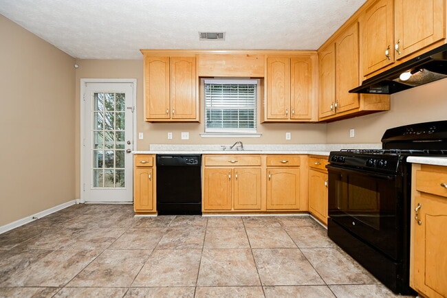 Building Photo - 5718 Rockingwood Dr