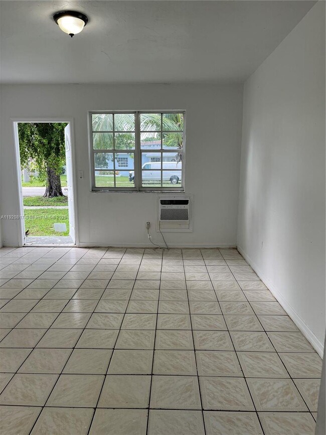 Building Photo - 14155 NE 14th Ave