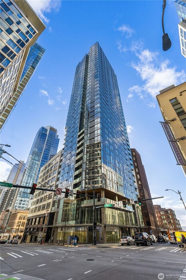 Building Photo - Gorgeous Condo & Amazing Building Steps from Pike Place Market!- $2425