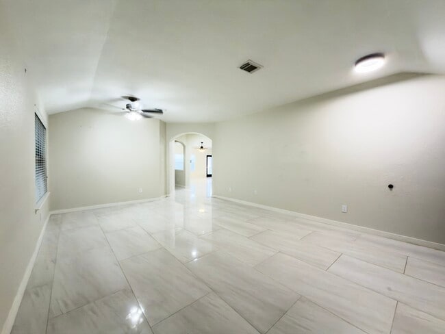 Building Photo - 2243 Rocky Hollow Ln