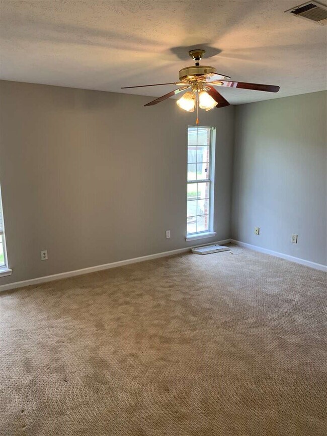 Building Photo - 207 Clark Farms Rd