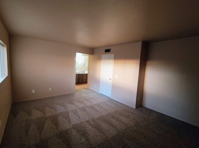 Building Photo - 951 N Camino Seco