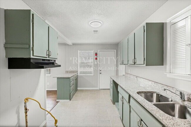 Building Photo - SECTION 8 WELCOMED!!!!!! NEWLY RENOVATED HOME IN FRAYSER!