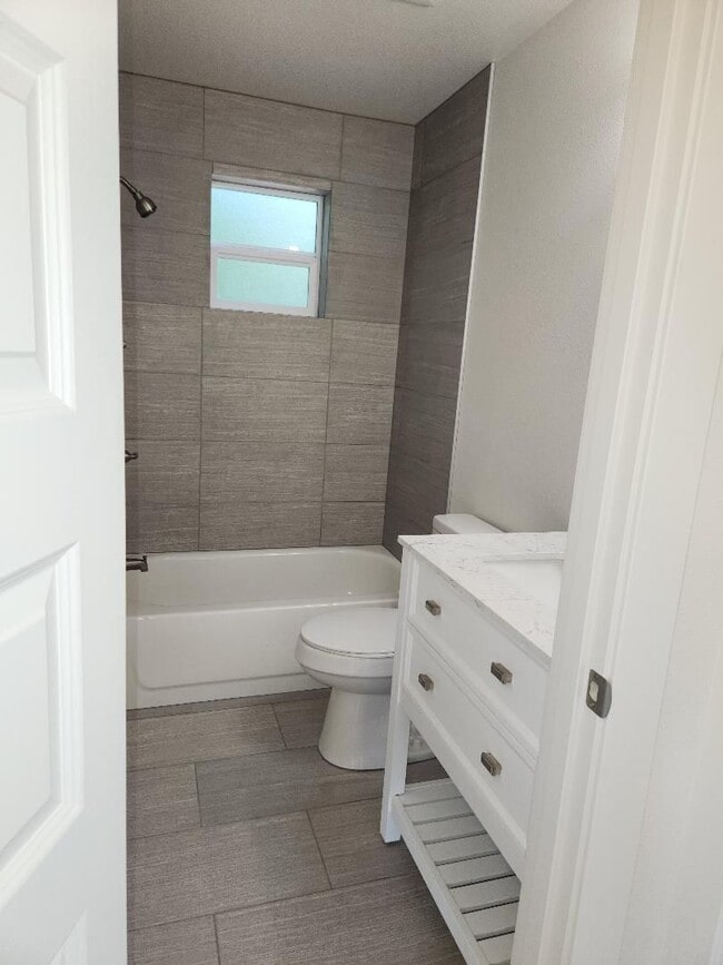 Building Photo - 3bedroom 2bath House