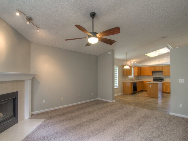 Building Photo - 12630 Richfield Blvd