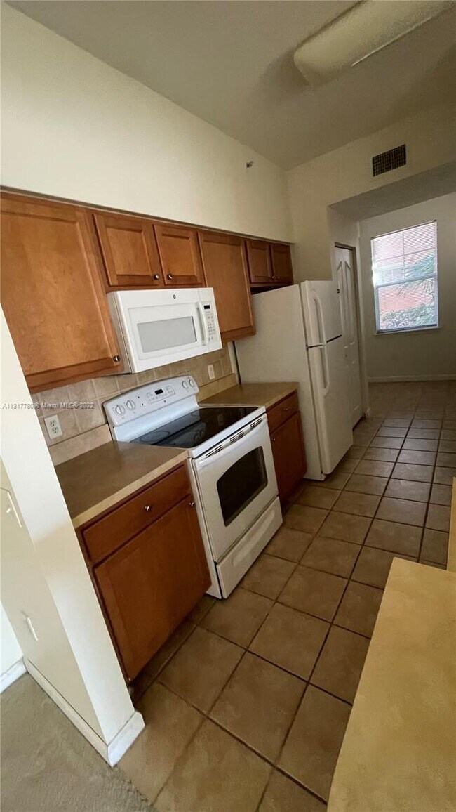 Building Photo - 9887 Baywinds Blvd