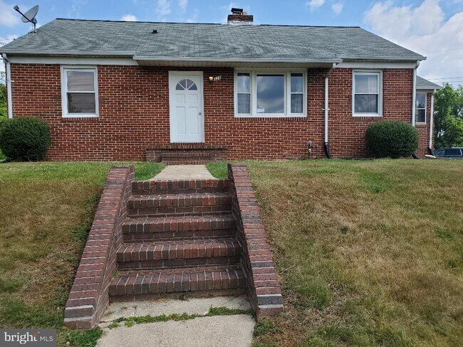 Building Photo - 326 Wellham Ave