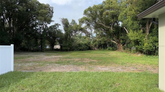 Building Photo - 708 S Thacker Ave