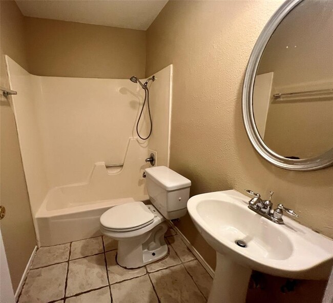 Building Photo - 2403 La Rochelle Dr