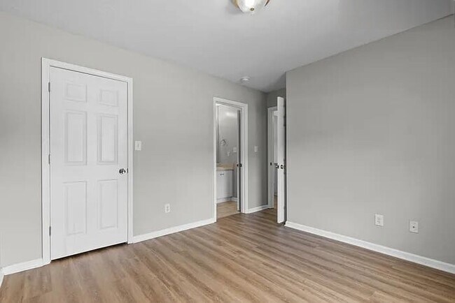 Building Photo - 423 Elders Pond Cir