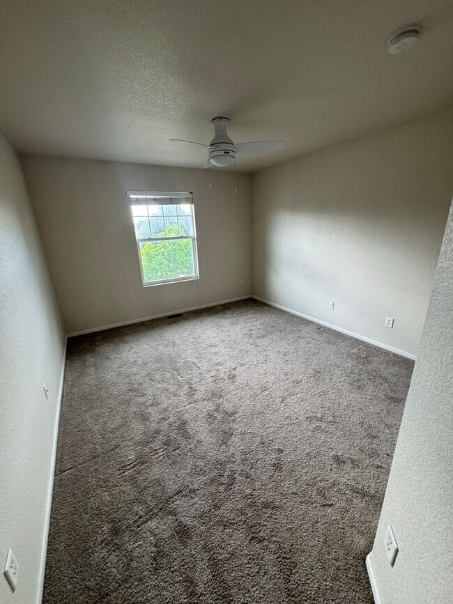 Building Photo - 2127 Mainsail Dr
