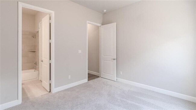 Building Photo - 6313 Empresa Dr