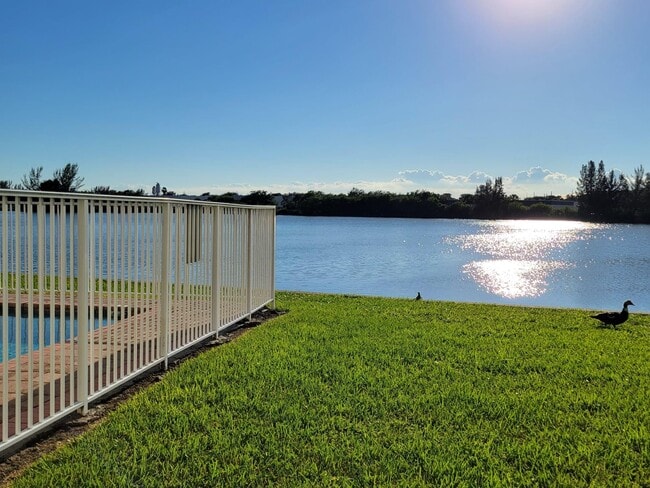 Building Photo - 4401 Crystal Lake Dr